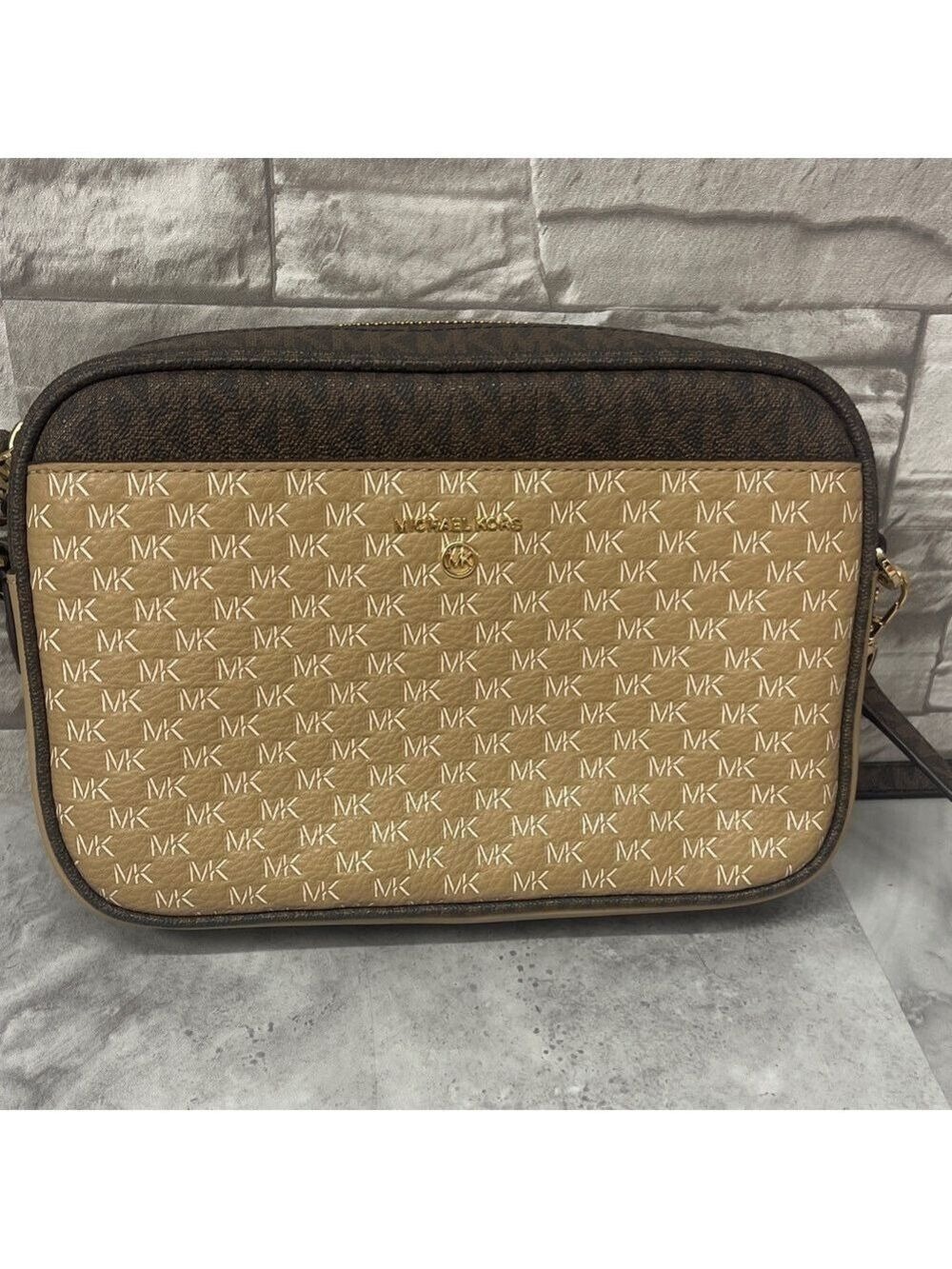Michael Kors Large Charm Camera Crossbody Bag & Matching Wallet Set Camel/Brown - Picture 4 of 12